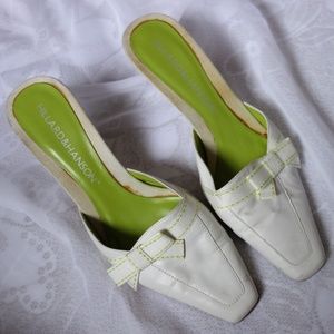 Hillard&Hanson white heeled mules with bow detail